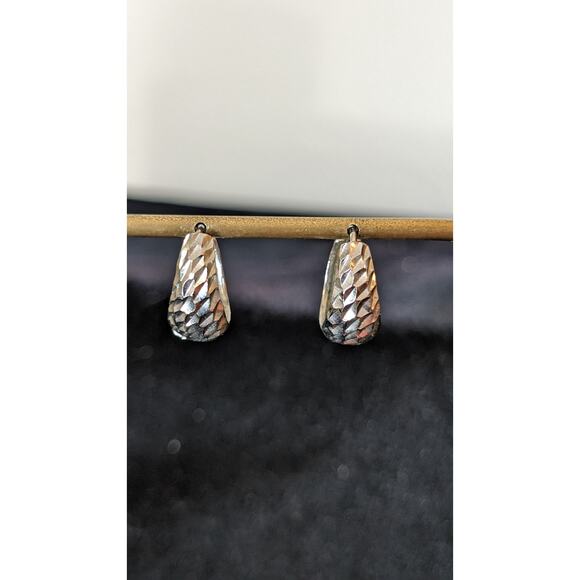 Diamond Cut Marked 925 Silver Oblong Huggie 1/2" Hoop Earrings - Picture 5 of 5